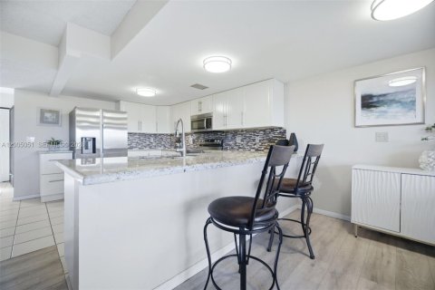 Townhouse in Sunrise, Florida 3 bedrooms, 146.88 sq.m. № 2069102 - photo 9