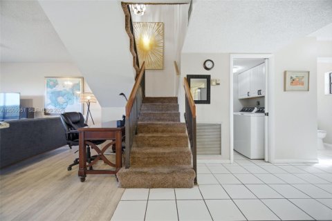 Townhouse in Sunrise, Florida 3 bedrooms, 146.88 sq.m. № 2069102 - photo 18