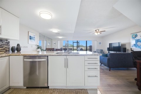 Townhouse in Sunrise, Florida 3 bedrooms, 146.88 sq.m. № 2069102 - photo 5