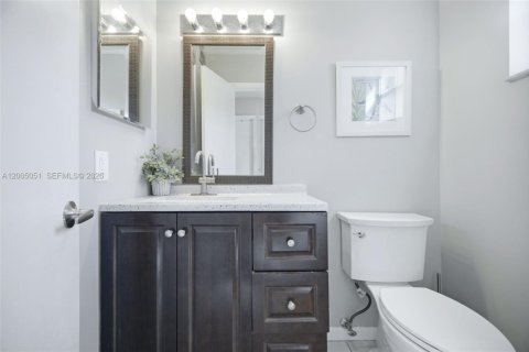 Townhouse in Sunrise, Florida 3 bedrooms, 146.88 sq.m. № 2069102 - photo 13