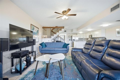 Townhouse in Sunrise, Florida 3 bedrooms, 146.88 sq.m. № 2069102 - photo 11