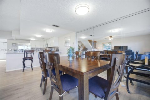 Townhouse in Sunrise, Florida 3 bedrooms, 146.88 sq.m. № 2069102 - photo 10