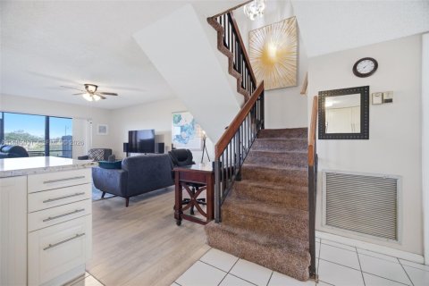 Townhouse in Sunrise, Florida 3 bedrooms, 146.88 sq.m. № 2069102 - photo 4