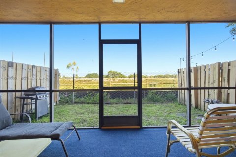 Townhouse in Sunrise, Florida 3 bedrooms, 146.88 sq.m. № 2069102 - photo 15