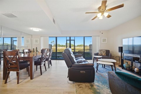 Townhouse in Sunrise, Florida 3 bedrooms, 146.88 sq.m. № 2069102 - photo 6