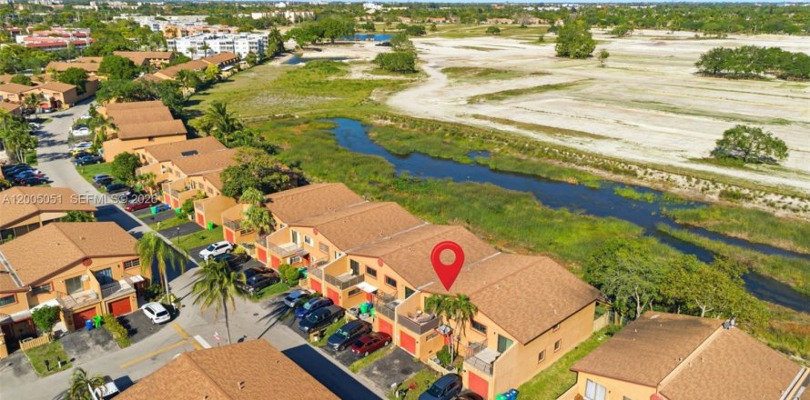 Townhouse in Sunrise, Florida 3 bedrooms, 146.88 sq.m. № 2069102