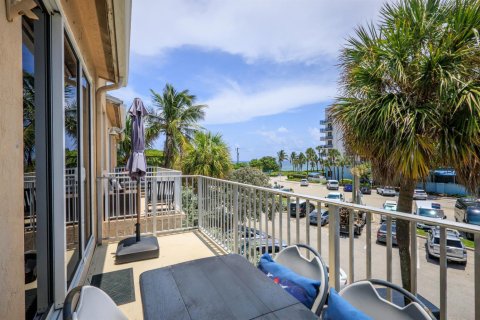 Townhouse in Deerfield Beach, Florida 2 bedrooms, 124.49 sq.m. № 2260020 - photo 5