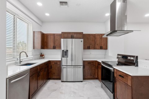 Townhouse in Deerfield Beach, Florida 2 bedrooms, 124.49 sq.m. № 2260020 - photo 8