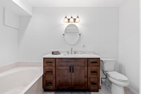 Townhouse in Deerfield Beach, Florida 2 bedrooms, 124.49 sq.m. № 2260020 - photo 17