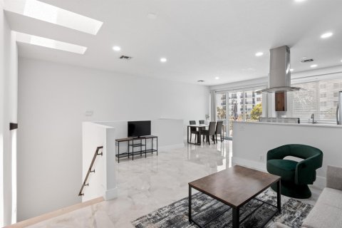 Townhouse in Deerfield Beach, Florida 2 bedrooms, 124.49 sq.m. № 2260020 - photo 20