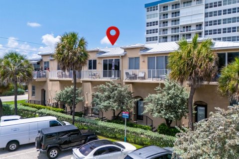 Townhouse in Deerfield Beach, Florida 2 bedrooms, 124.49 sq.m. № 2260020