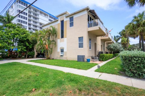 Townhouse in Deerfield Beach, Florida 2 bedrooms, 124.49 sq.m. № 2260020 - photo 26