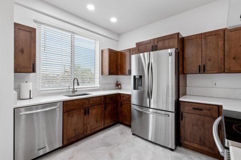 Townhouse in Deerfield Beach, Florida 2 bedrooms, 124.49 sq.m. № 2260020 - photo 10