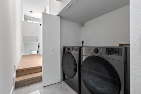 Townhouse in Deerfield Beach, Florida 2 bedrooms, 124.49 sq.m. № 2260020 - photo 19
