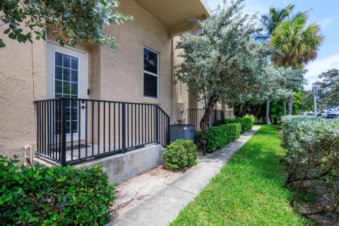 Townhouse in Deerfield Beach, Florida 2 bedrooms, 124.49 sq.m. № 2260020 - photo 25