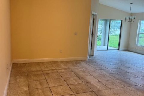Casa en alquiler en Kissimmee, Florida, 3 dormitorios, 121.24 m2 № 1906414 - foto 3