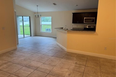 Casa en alquiler en Kissimmee, Florida, 3 dormitorios, 121.24 m2 № 1906414 - foto 4