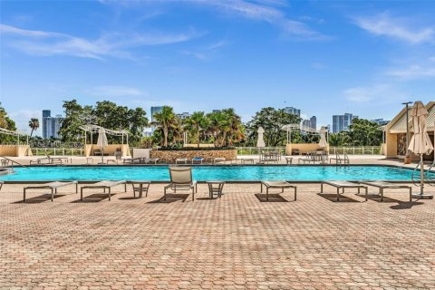 Condominio en venta en Aventura, Florida, 3 dormitorios, 185.8 m2 № 2065046 - foto 12