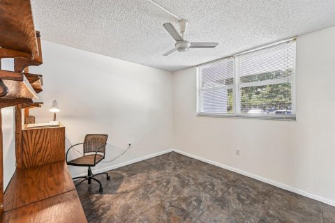Condo in Tamarac, Florida, 2 bedrooms  № 2191942 - photo 28