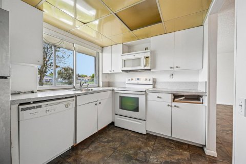 Condo in Tamarac, Florida, 2 bedrooms  № 2191942 - photo 5