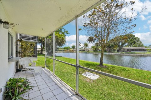 Condo in Tamarac, Florida, 2 bedrooms  № 2191942 - photo 8