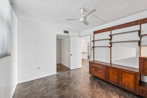 Condo in Tamarac, Florida, 2 bedrooms  № 2191942 - photo 29