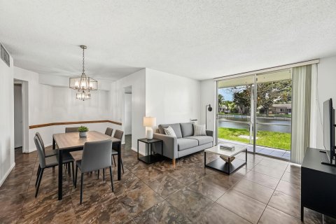 Condo in Tamarac, Florida, 2 bedrooms  № 2191942 - photo 3