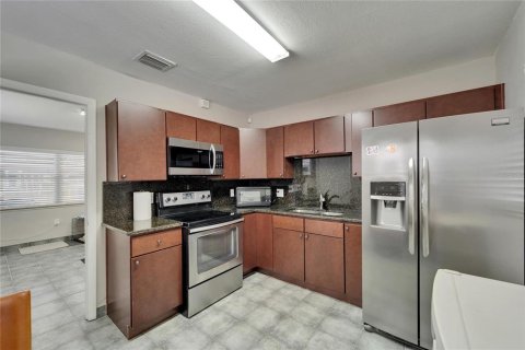 Купить виллу или дом в Брэндон, Флорида 3 комнаты, 170.2м2, № 2206145 - фото 30