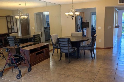 Copropriété à vendre à Pembroke Pines, Floride: 2 chambres, 126.72 m2 № 2084169 - photo 2