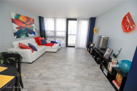 Снять в аренду кондоминиум в Майами, Флорида 1 спальня, 70.33м2, № 2025874 - фото 2