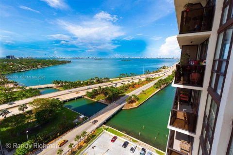 Кондоминиум с 1 спальней в Майами, Флорида № 2025874