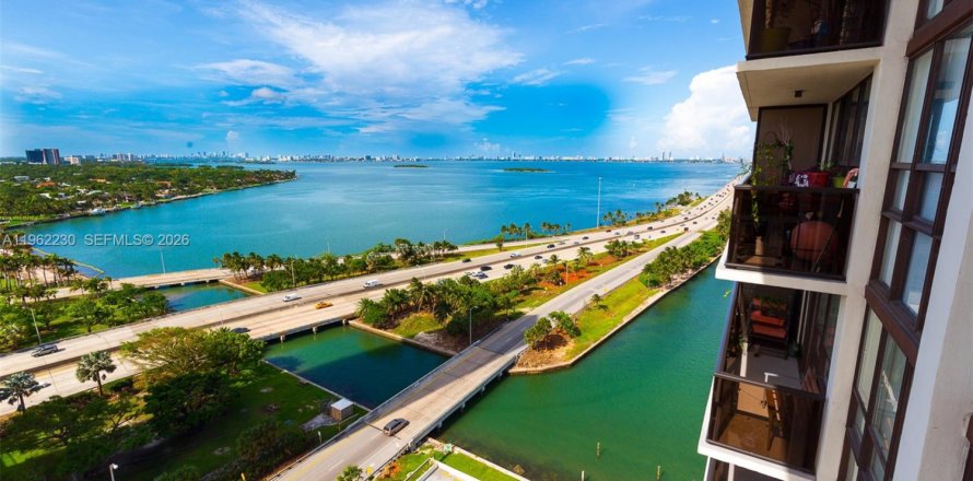 Кондоминиум с 1 спальней в Майами, Флорида № 2025874