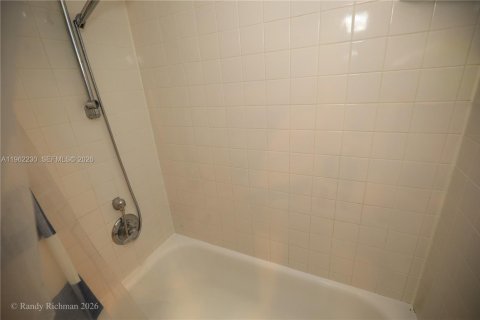 Снять в аренду кондоминиум в Майами, Флорида 1 спальня, 70.33м2, № 2025874 - фото 14