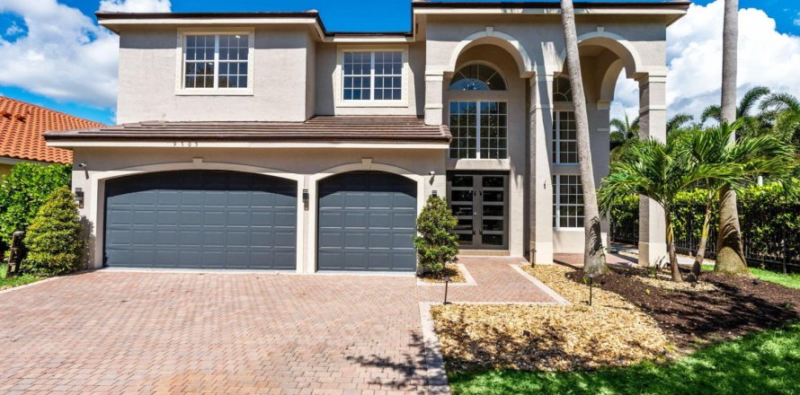 House in Delray Beach, Florida 6 bedrooms, 352.29 sq.m. № 2261216