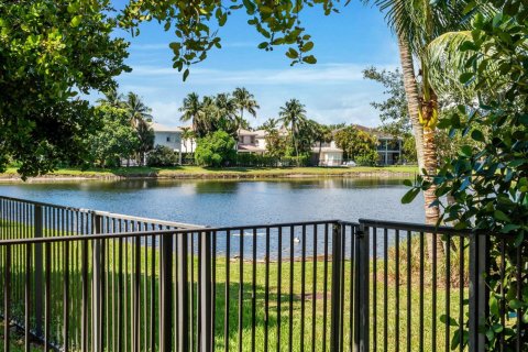 House in Delray Beach, Florida 6 bedrooms, 352.29 sq.m. № 2261216 - photo 12