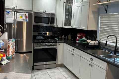 House in Sunrise, Florida 3 bedrooms, 103.96 sq.m. № 1970616 - photo 4