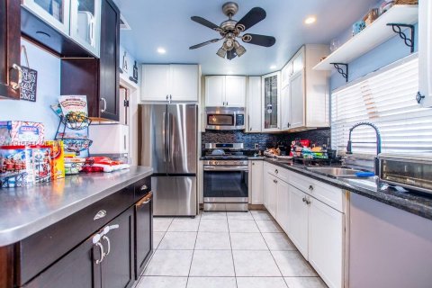 House in Sunrise, Florida 3 bedrooms, 103.96 sq.m. № 1970616 - photo 9