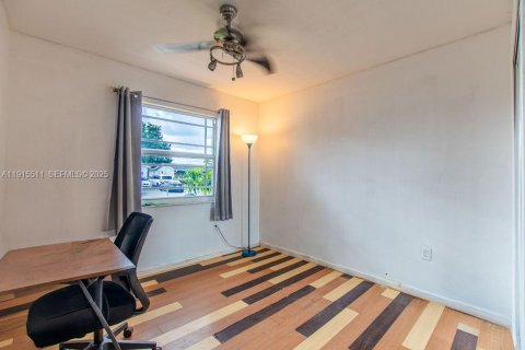 House in Sunrise, Florida 3 bedrooms, 103.96 sq.m. № 1970616 - photo 14