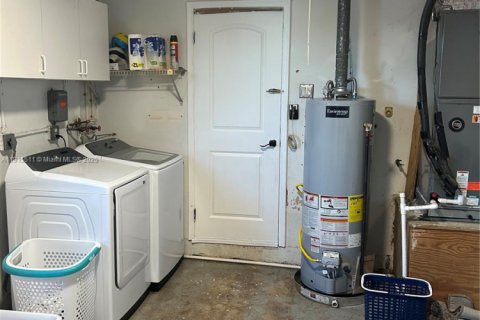 House in Sunrise, Florida 3 bedrooms, 103.96 sq.m. № 1970616 - photo 7