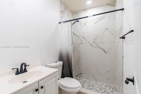 House in Sunrise, Florida 3 bedrooms, 103.96 sq.m. № 1970616 - photo 12