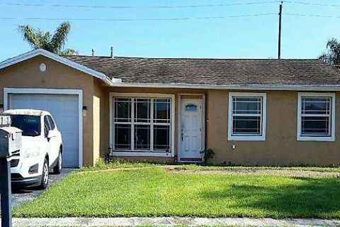 Casa en venta en Sunrise, Florida, 3 dormitorios, 103.96 m2 № 1970616 - foto 1