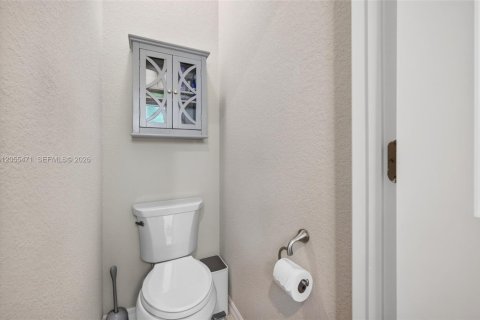 House in Oakland Park, Florida 3 bedrooms, 180.32 sq.m. № 2169328 - photo 30