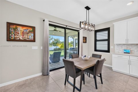 House in Oakland Park, Florida 3 bedrooms, 180.32 sq.m. № 2169328 - photo 7