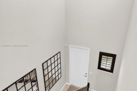 House in Oakland Park, Florida 3 bedrooms, 180.32 sq.m. № 2169328 - photo 18