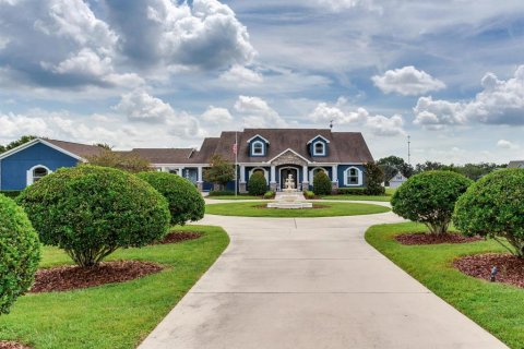 House in Plant City, Florida 5 bedrooms, 375.33 sq.m. № 1869108 - photo 1