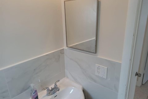 House in Davie, Florida 3 bedrooms, 83.15 sq.m. № 2262624 - photo 3