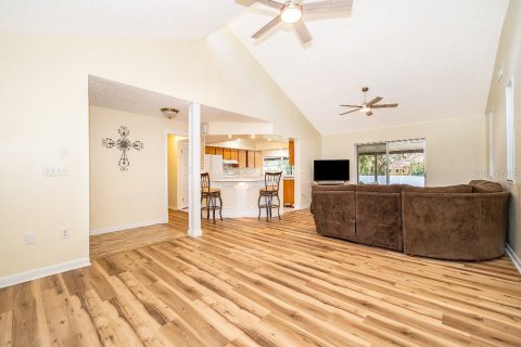 House in Lake Mary, Florida 4 bedrooms, 278.71 sq.m. № 2306032 - photo 4