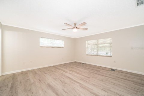 House in Lake Mary, Florida 4 bedrooms, 278.71 sq.m. № 2306032 - photo 12