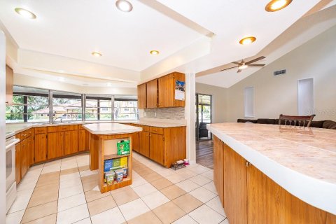 House in Lake Mary, Florida 4 bedrooms, 278.71 sq.m. № 2306032 - photo 9
