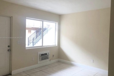 Appartement à louer à Opa-locka, Floride: 2 chambres, 85.47 m2 № 1967701 - photo 13